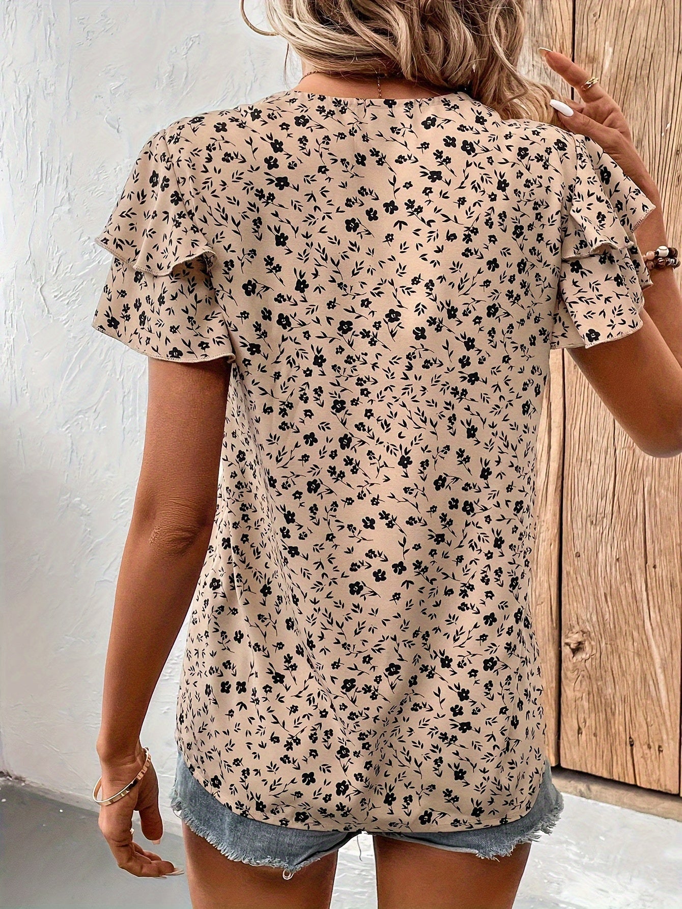 Women's Elegant Blouse with Floral Pattern and V-Neck for Spring and Summer