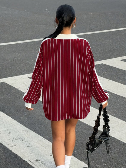 Loose Fit Langarmshirt mit V-Ausschnitt, Kragen und Los Angeles-Print, Rot-Weiß gestreift