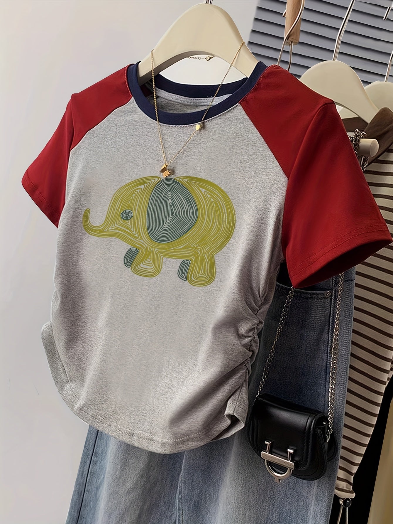 Women's T-shirt with Elephant Print in Y2K Style for Leisure and Everyday Wear