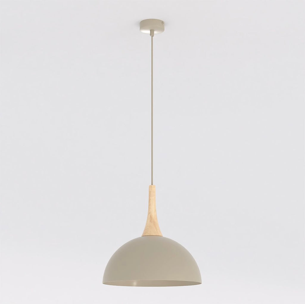 Beige koepelvormige hanglamp met houten accent en dunne beige ophangsnoer en plafondplaat