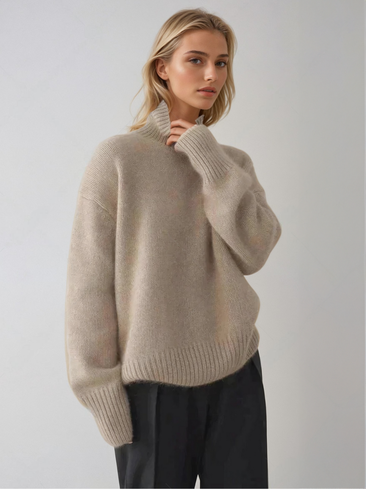 Women's turtleneck sweater in trendy oversized look for autumn and winter, casual and elegant