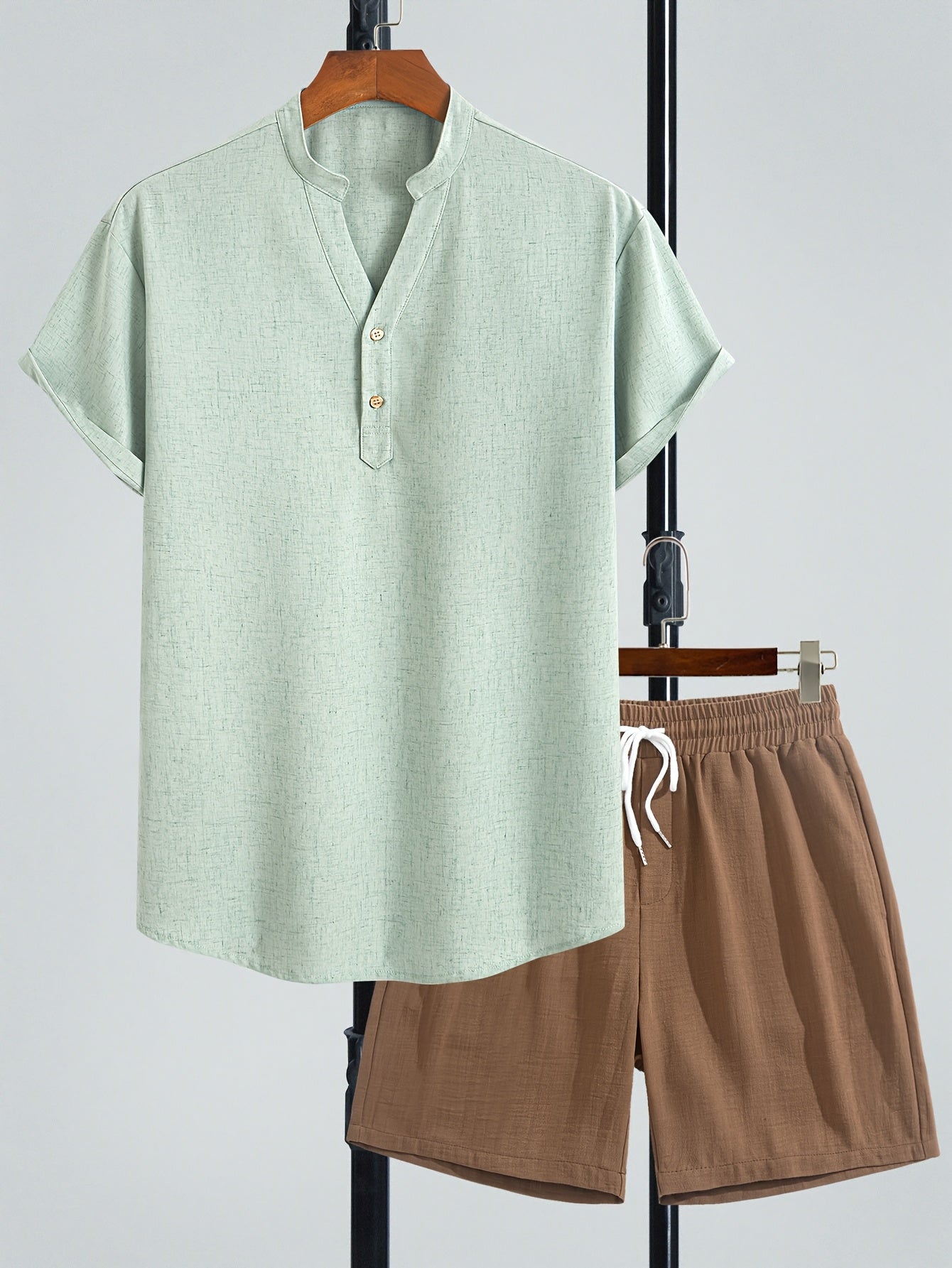 Men's Two-Piece Casual Set with Henley Shirt and Shorts – Modern Summer Outfit for Vacation & Everyday Wear