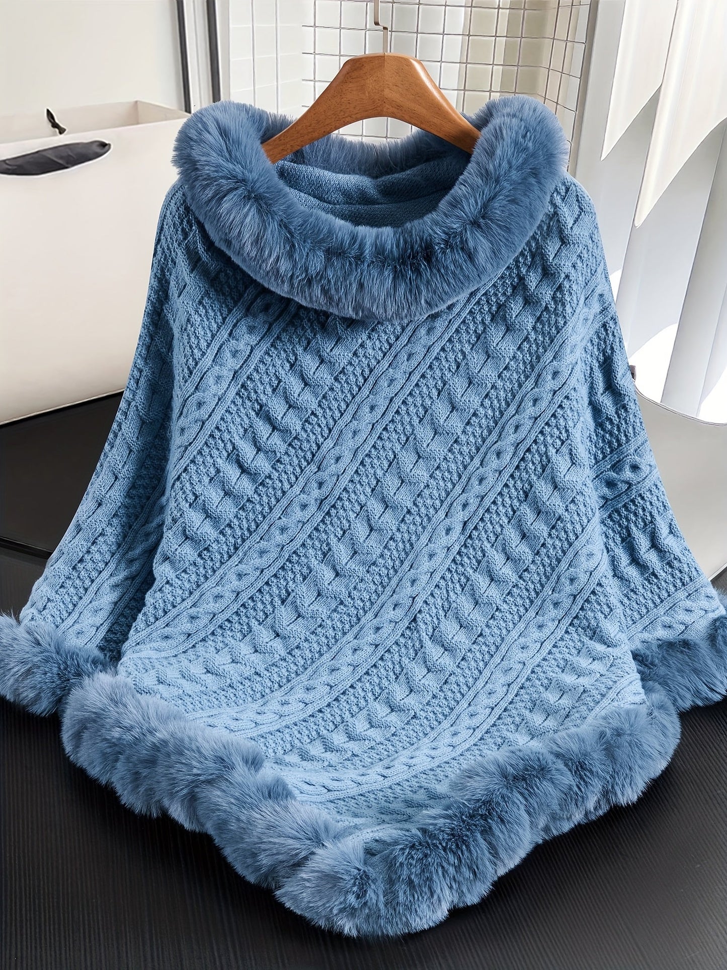 Poncho Damen Strick Zopfmuster mit Kunstpelzbesatz Marineblau