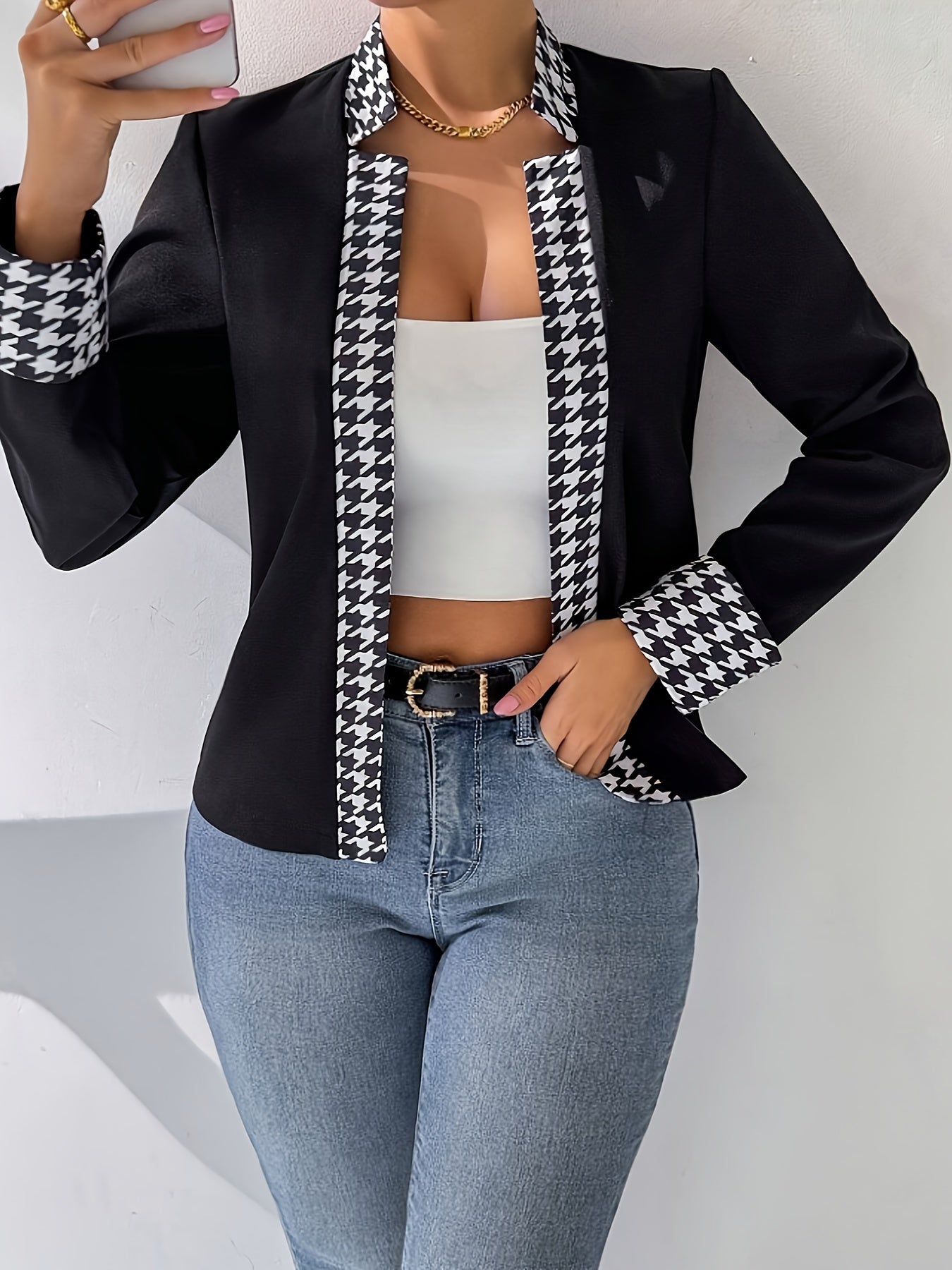 Women's blazer in elegant houndstooth design for business and everyday wear