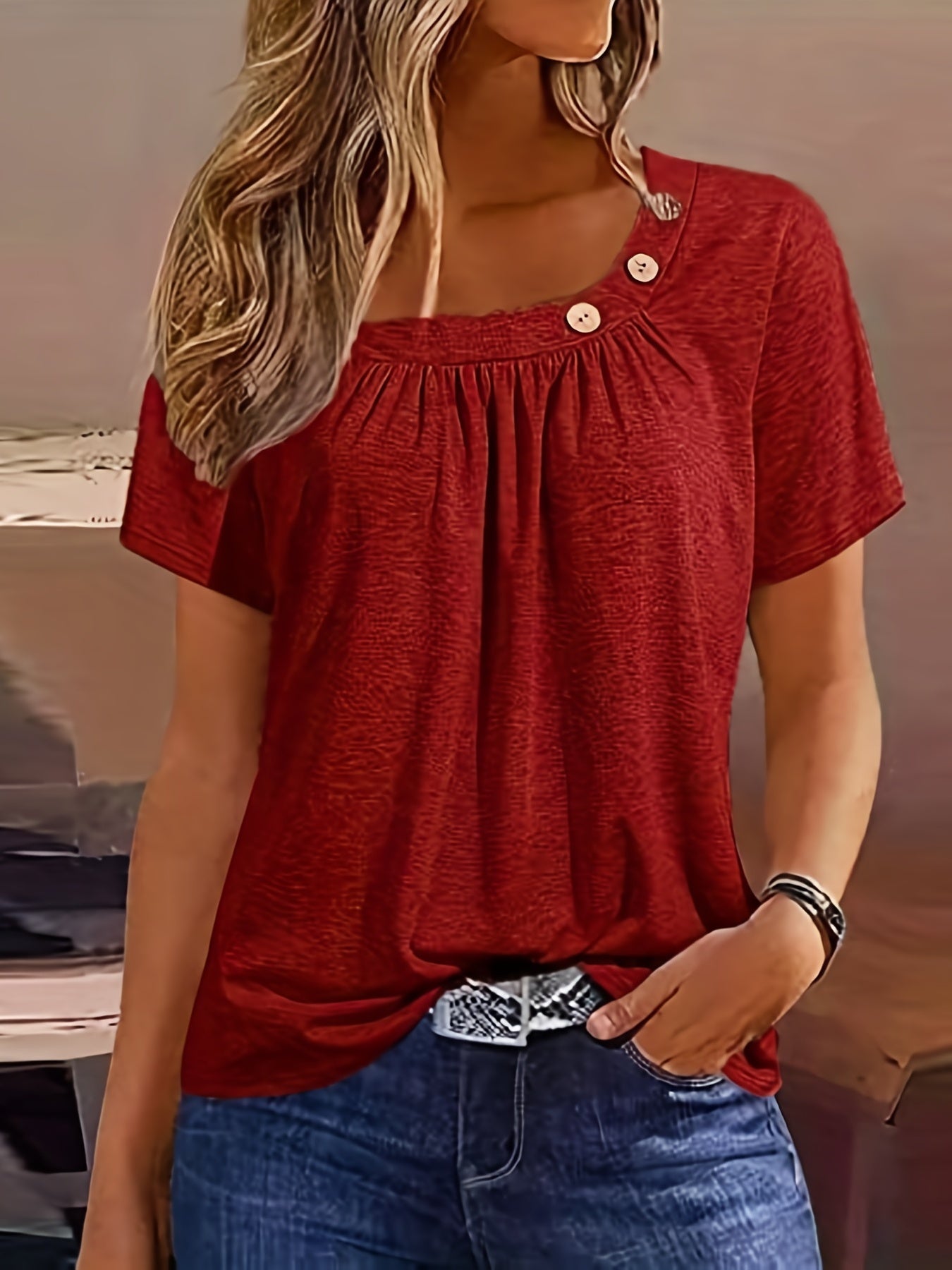 Damen Sommer-Shirt mit asymmetrischem Ausschnitt und Knopfdetails – Freizeit & Alltagsstil