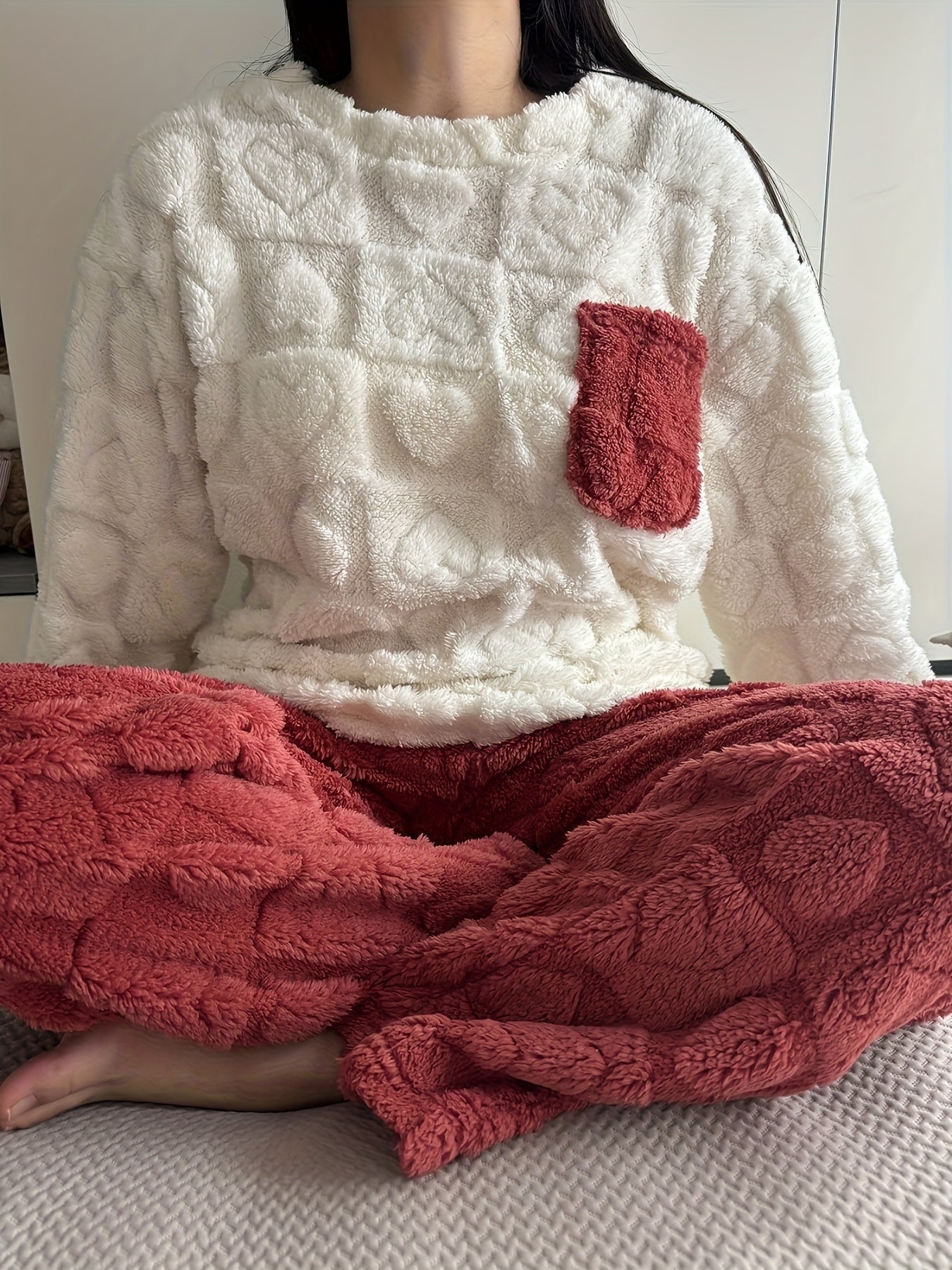 Kuscheliger Schlafanzug für Damen, zweiteilig, weich, mit Herzmuster, Plüsch