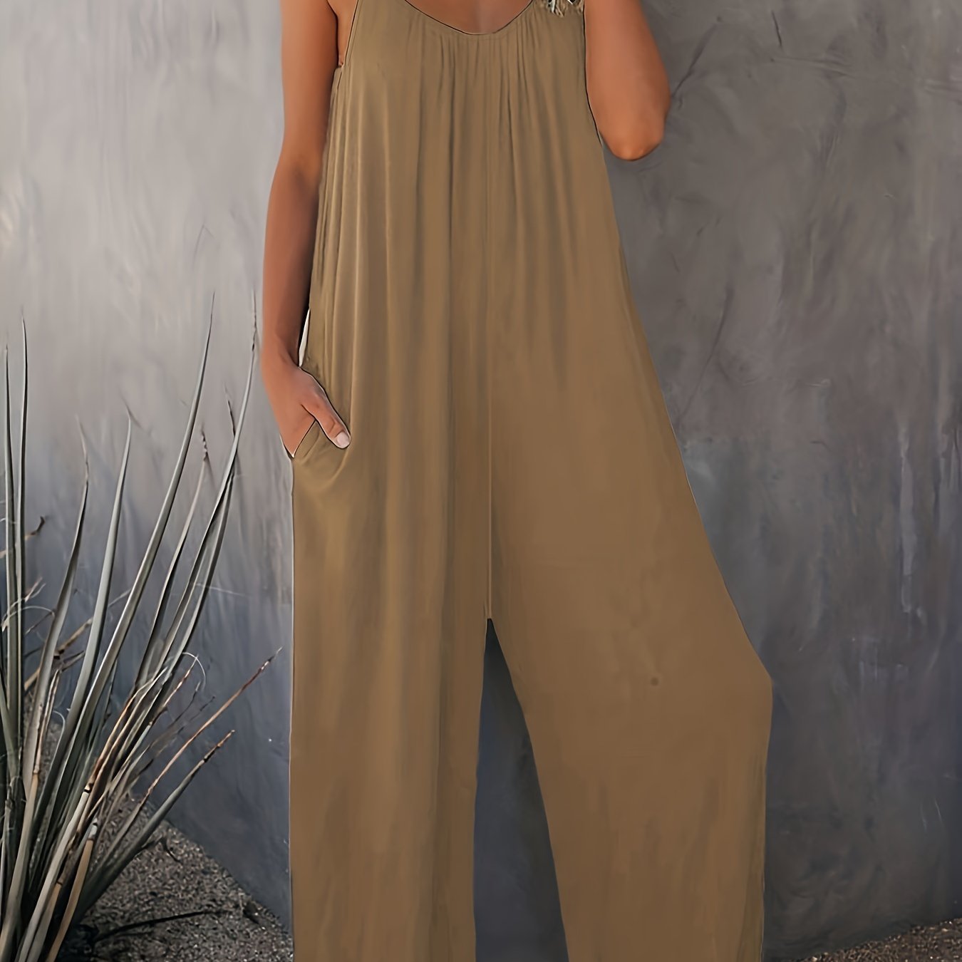 Women's jumpsuit with spaghetti straps and wide legs – Casual one-piece for spring and summer