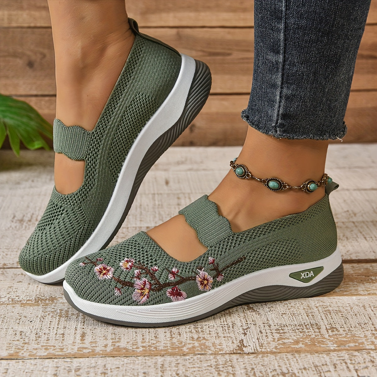 Women's Comfort Slip-ons with Embroidery and Wedge Heel – Casual and Everyday Use