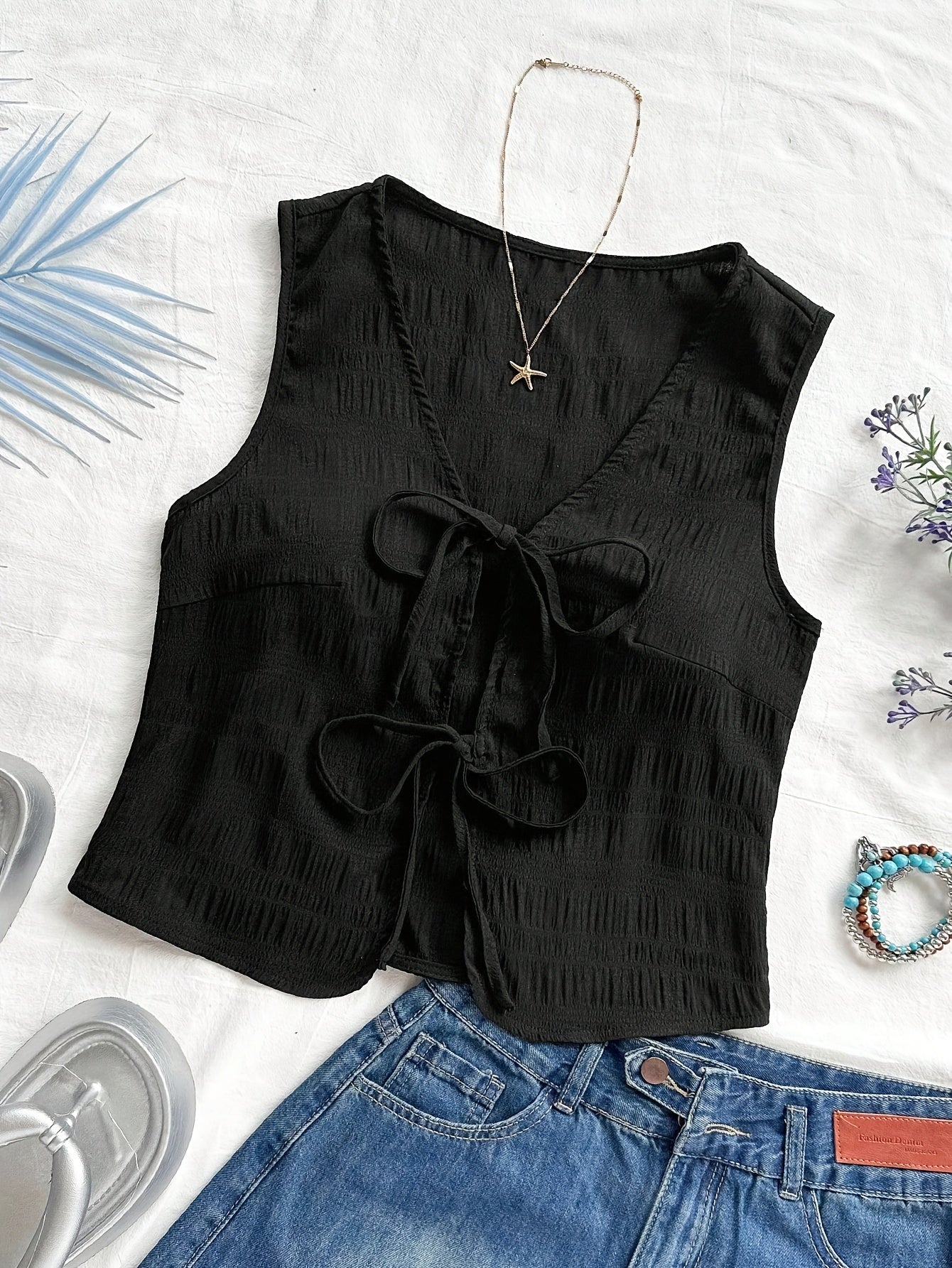 Women's sleeveless vest with tie and crinkle look – Boho streetwear for leisure & vacation