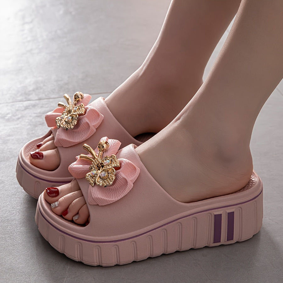 Women's platform slides with decorative embellishment – fashionable casual sandals for everyday wear and going out
