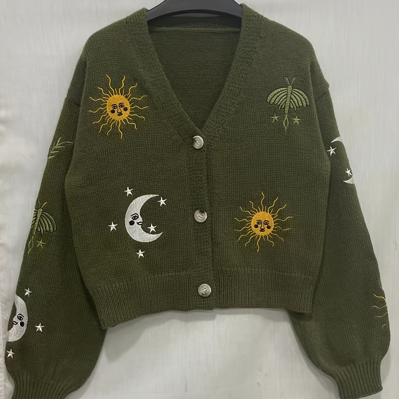 Cardigan Strickjacke mit Sonnen-, Mond- & Mottenstickerei