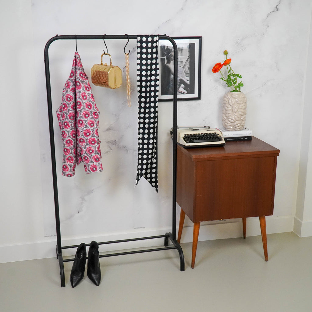 Kledingrek metaal zwart met open frame en onderrail – 80 x 40 x 150 cm, voor kleding en woonaccessoires