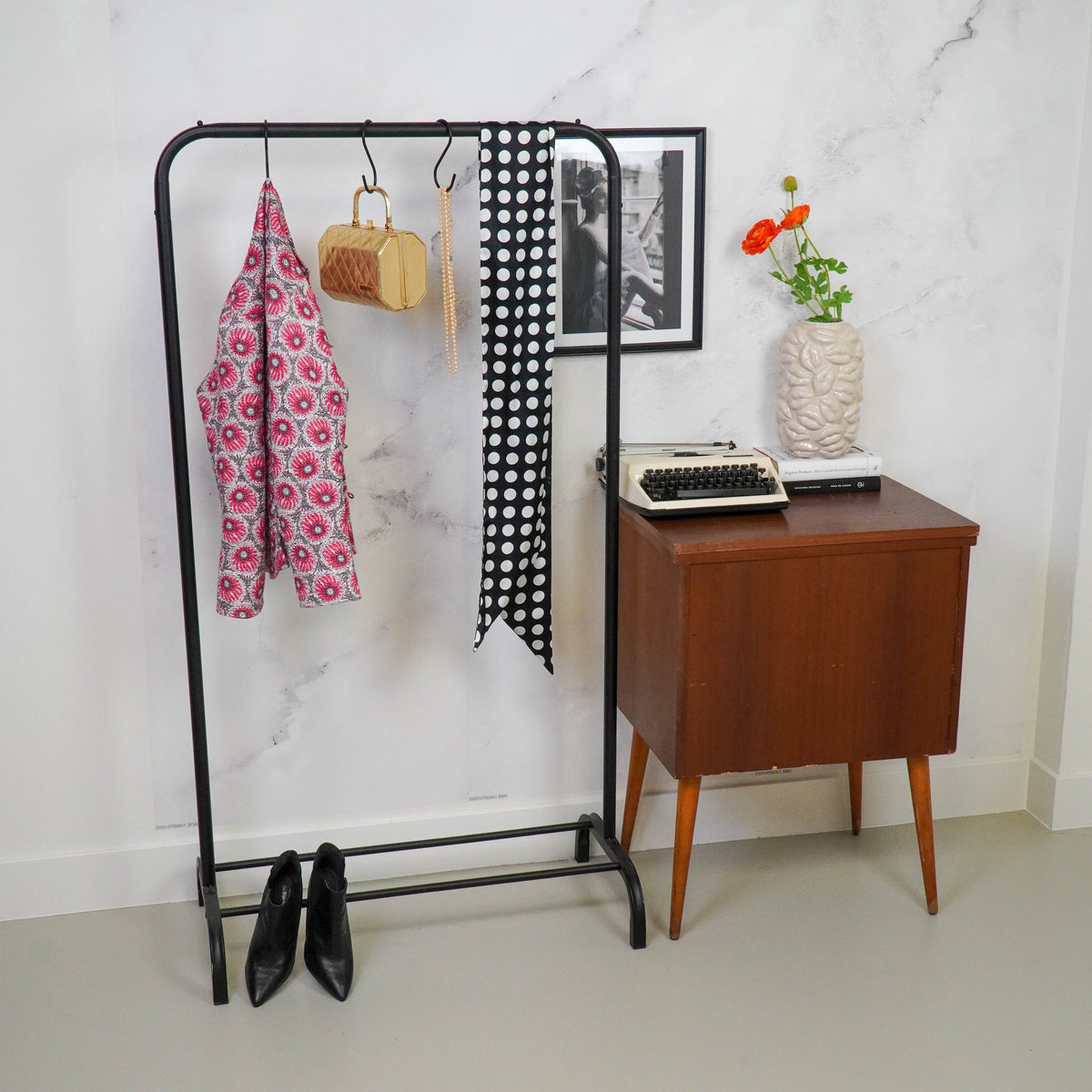 Kledingrek metaal zwart met open frame en onderrail – 80 x 40 x 150 cm, voor kleding en woonaccessoires