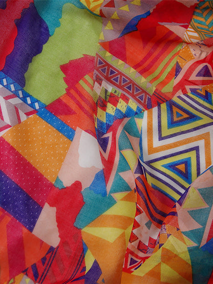 Women's scarf with contemporary pattern and tassels – fashionable accessory for everyday life and travel