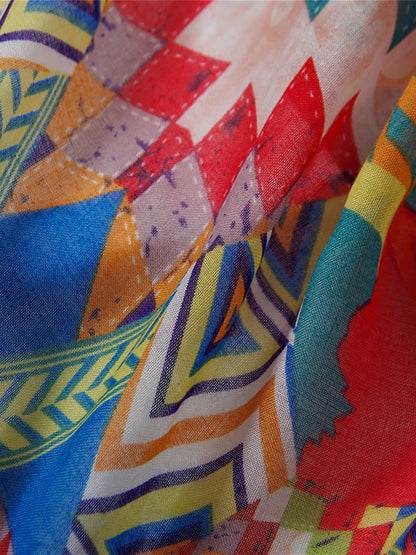 Women's scarf with contemporary pattern and tassels – fashionable accessory for everyday life and travel