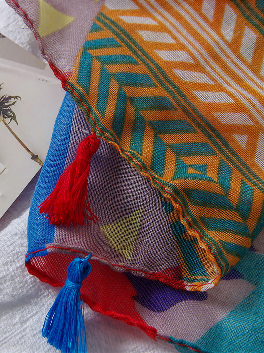 Women's scarf with contemporary pattern and tassels – fashionable accessory for everyday life and travel