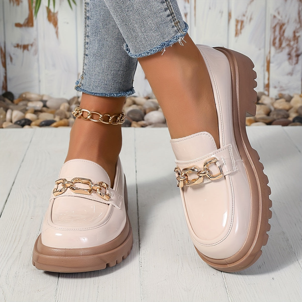 Women's Loafers with Chain Detail and Platform – Fashionable Slip-On for Everyday and Leisure