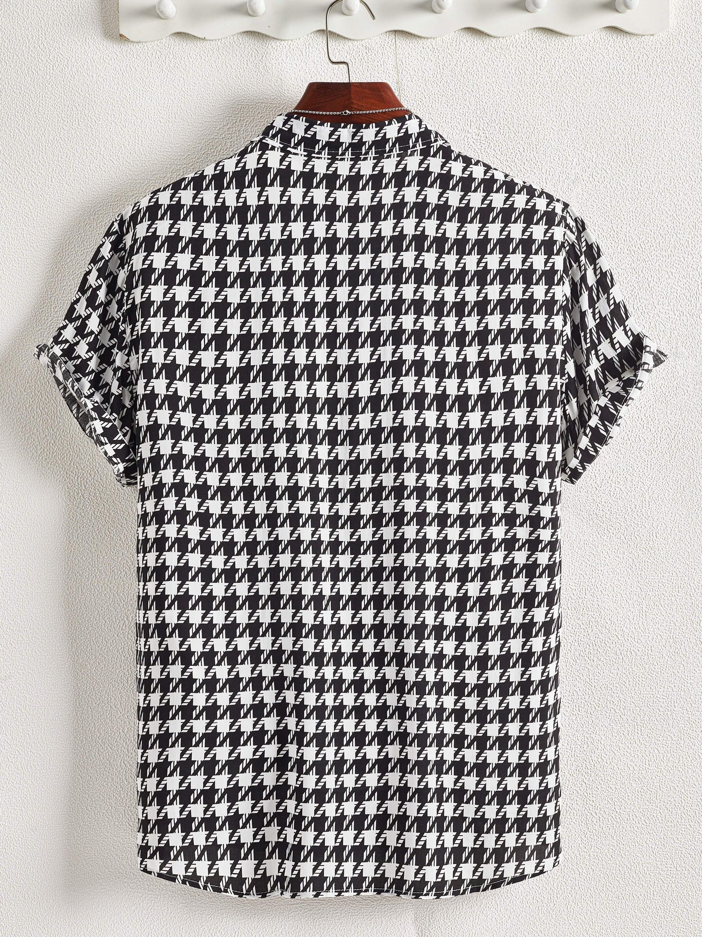 Men's Short-Sleeve Casual Shirt with Modern Geometric Pattern – Stylish Resort Shirt for Summer and Vacation