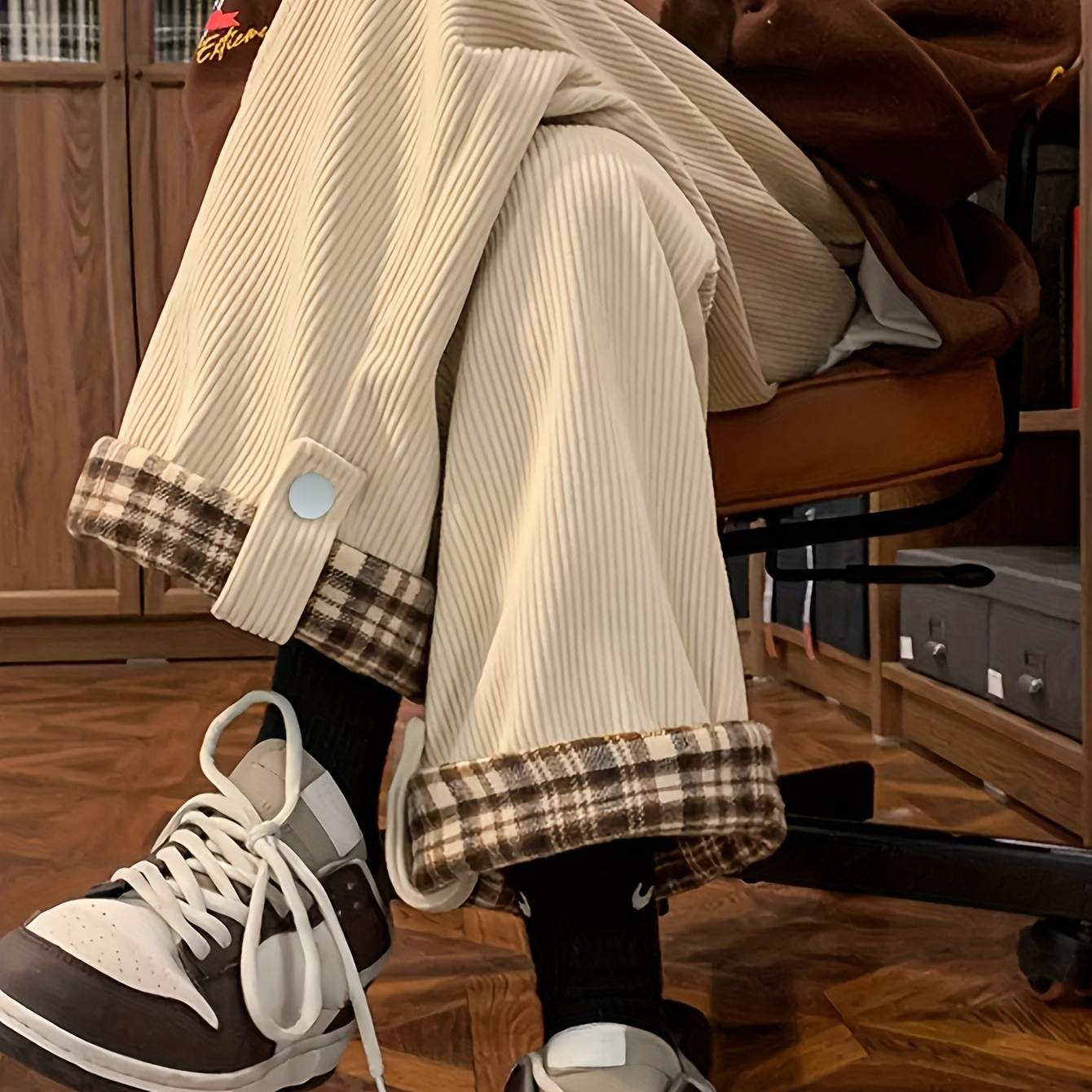 Corduroy trousers with a checked cuff – Wide fit, unisex