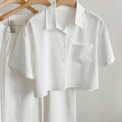 Women's short-sleeve blouse with crop cut and chest pocket – modern casual shirt