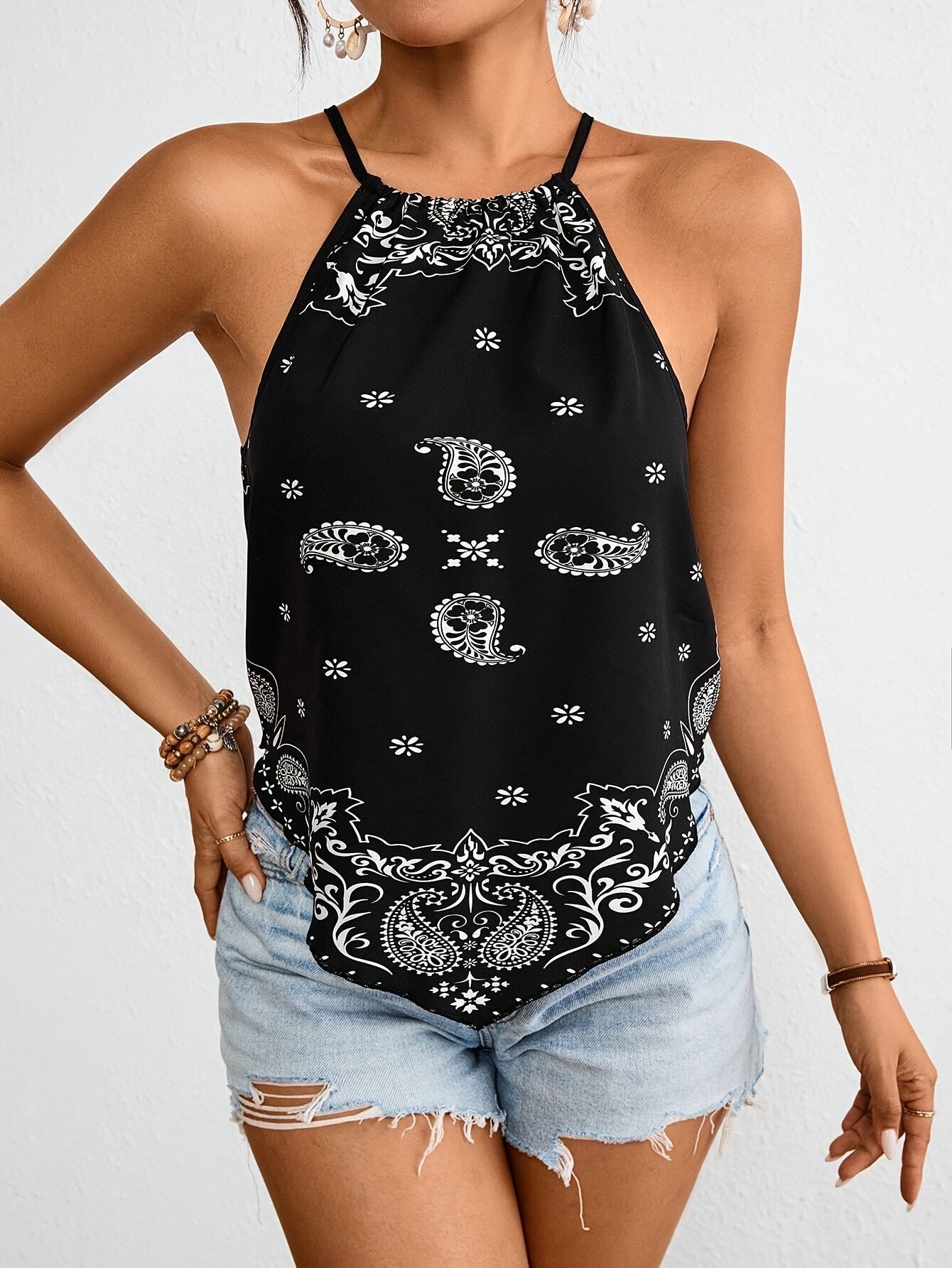 Women's Halterneck Bandana Top in Boho Style – Summer Paisley Pattern, Ideal for Festivals & Leisure