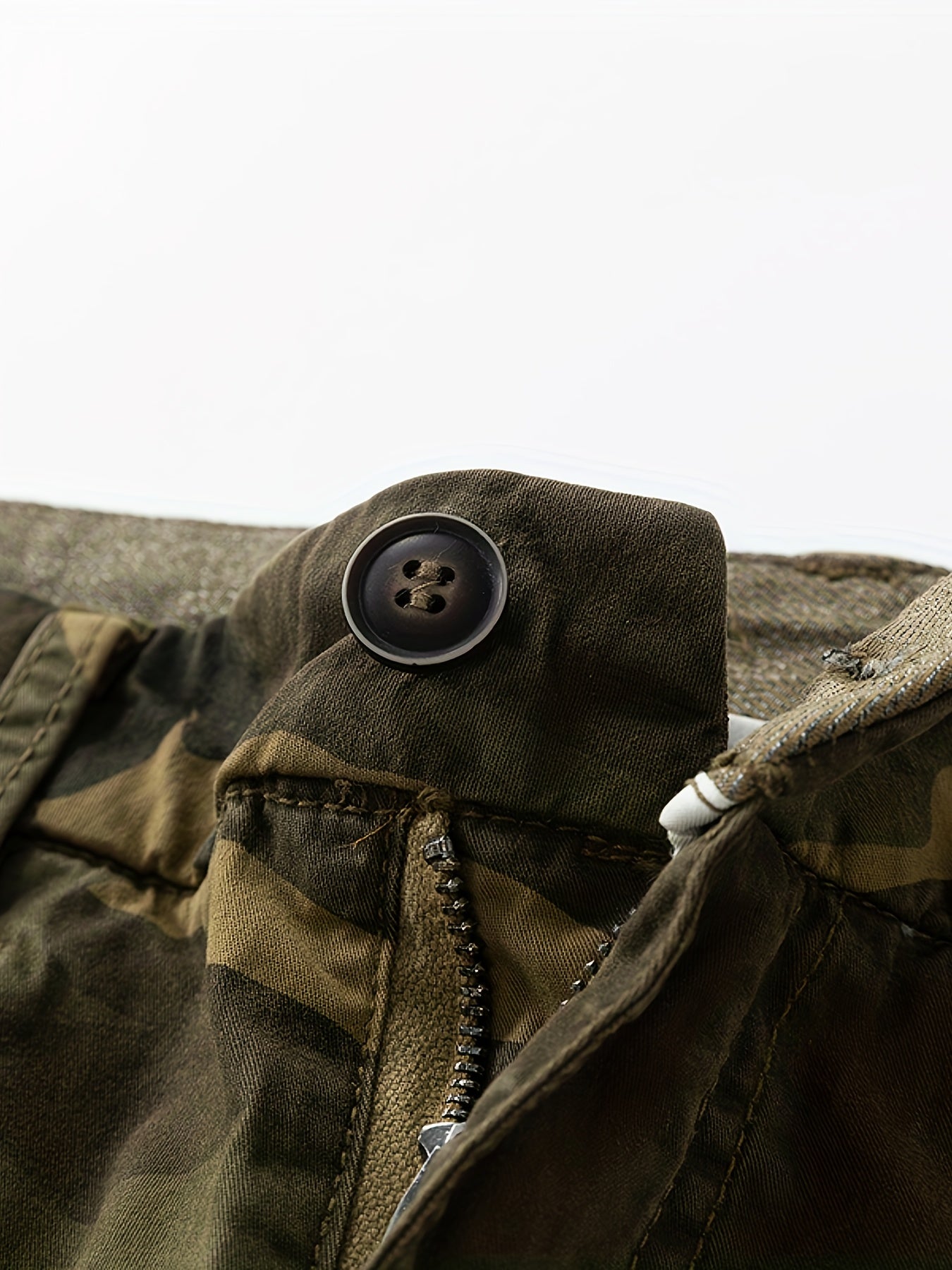 Men's Cargo Shorts in Camouflage Style for Outdoor & Leisure – Regular Fit, Casual, with Pockets