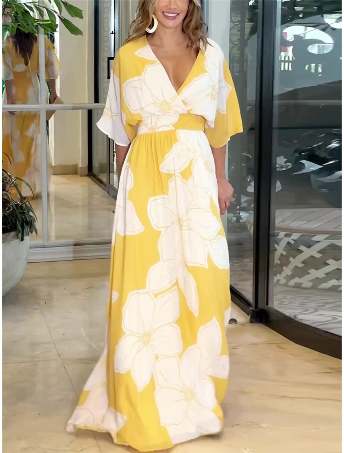 Women's maxi dress with floral pattern – Elegant summer dress for garden parties & vacation