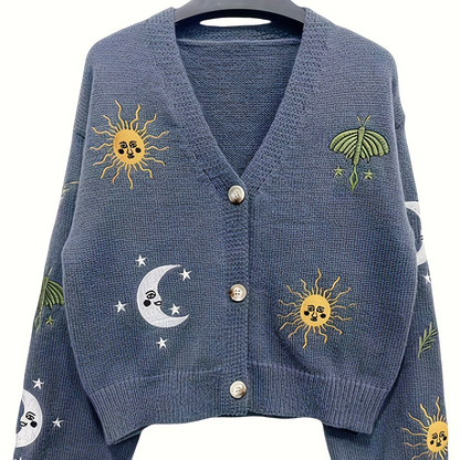Cardigan Strickjacke mit Sonnen-, Mond- & Mottenstickerei