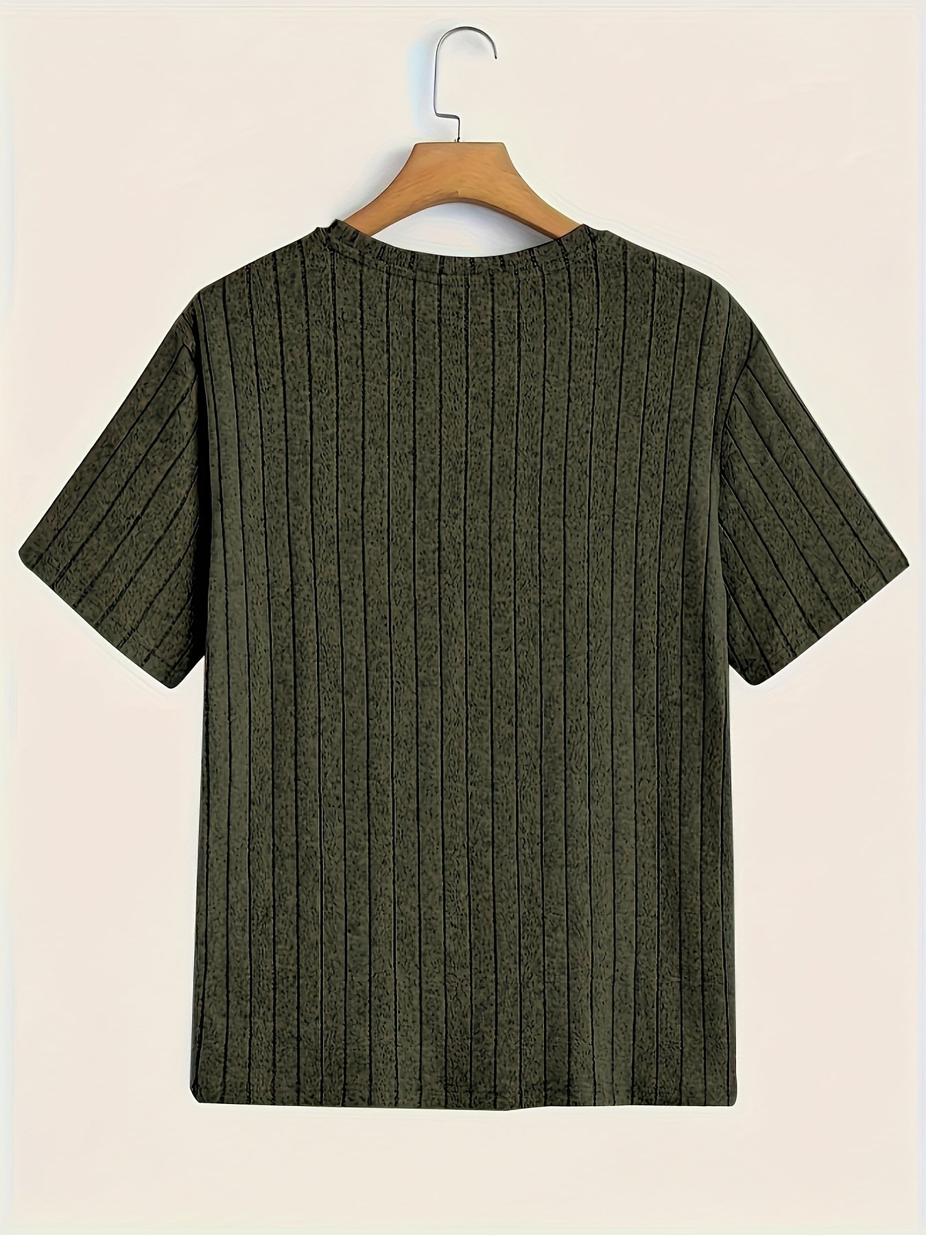 Men's T-Shirt with Vertical Texture Pattern – Modern Short-Sleeve Shirt for Everyday and Leisure