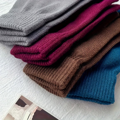 Unisex knitted gloves with ribbed cuffs, winter set