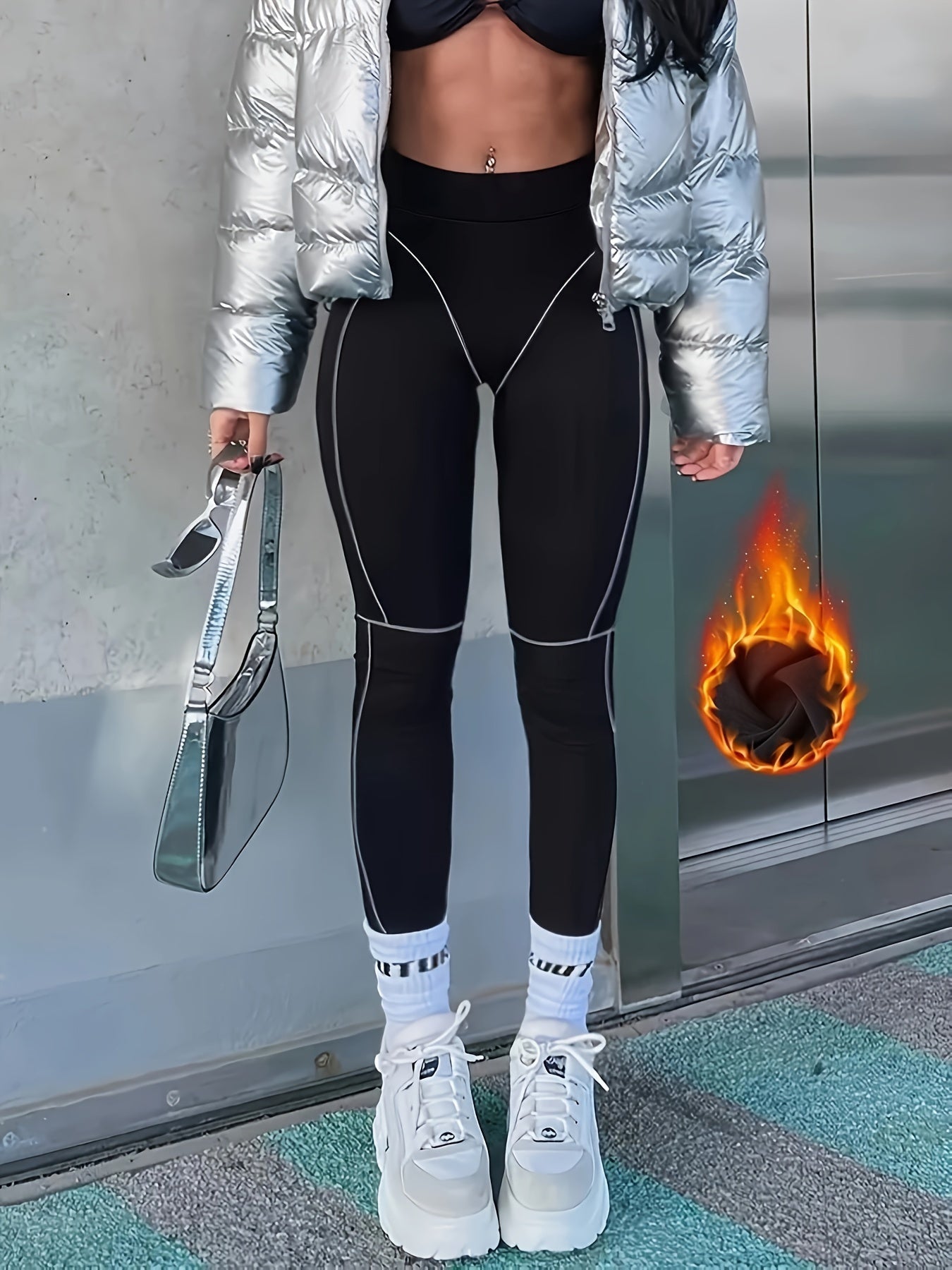 Black leggings with contrasting stitching, high waist