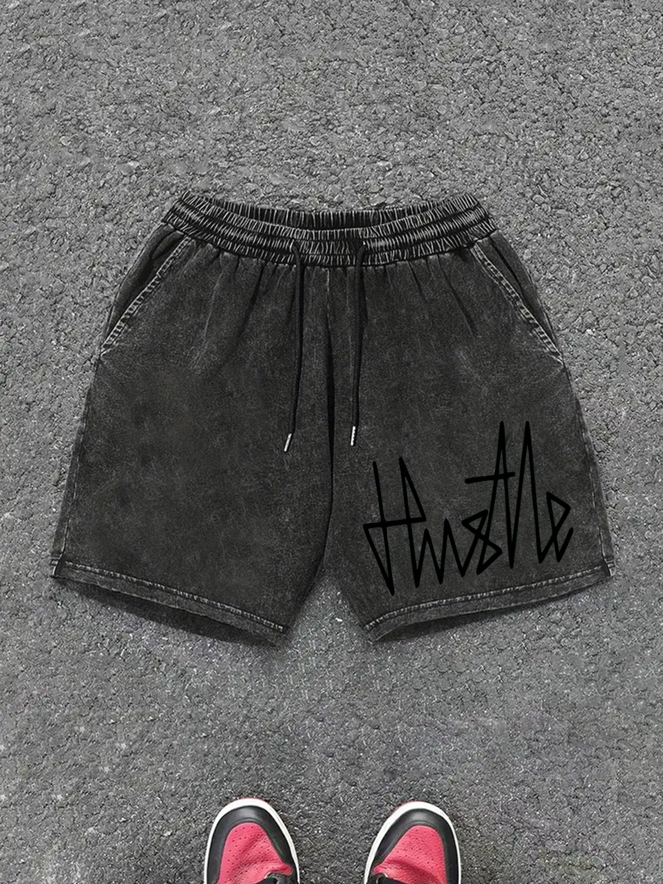Herren Streetwear Shorts mit „Hustle“-Print – Lässige Urban Style Shorts für Alltag und Freizeit