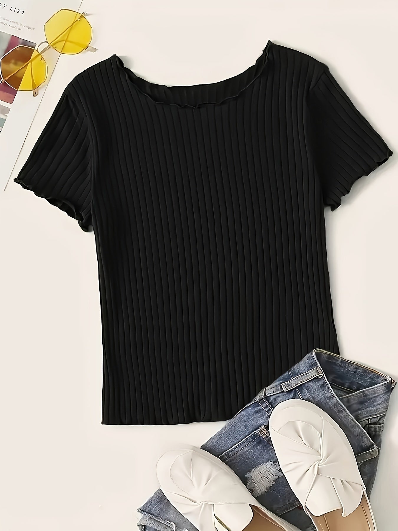 Women's short-sleeve ribbed top with wavy hem – fashionable basic for everyday and office wear