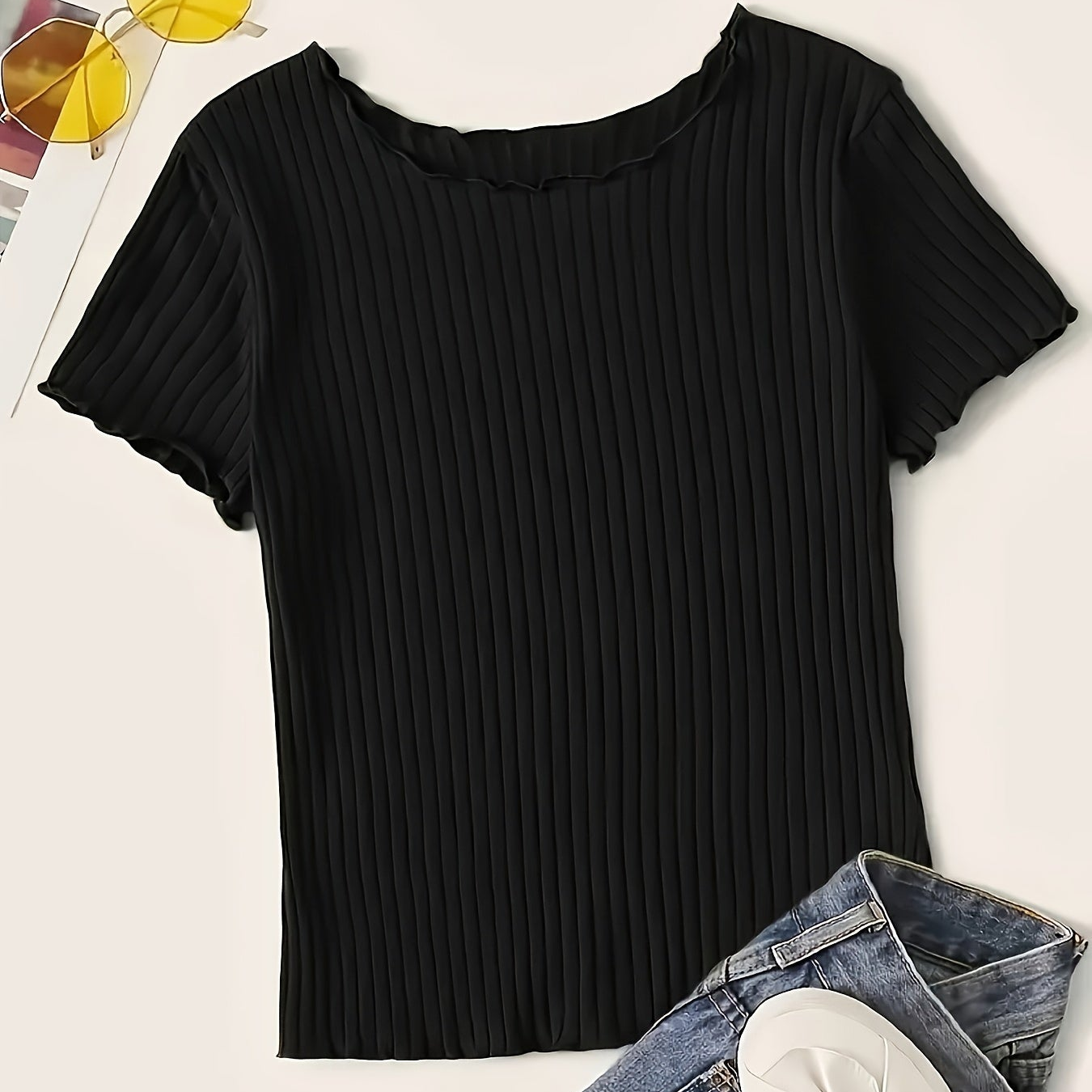 Women's short-sleeve ribbed top with wavy hem – fashionable basic for everyday and office wear