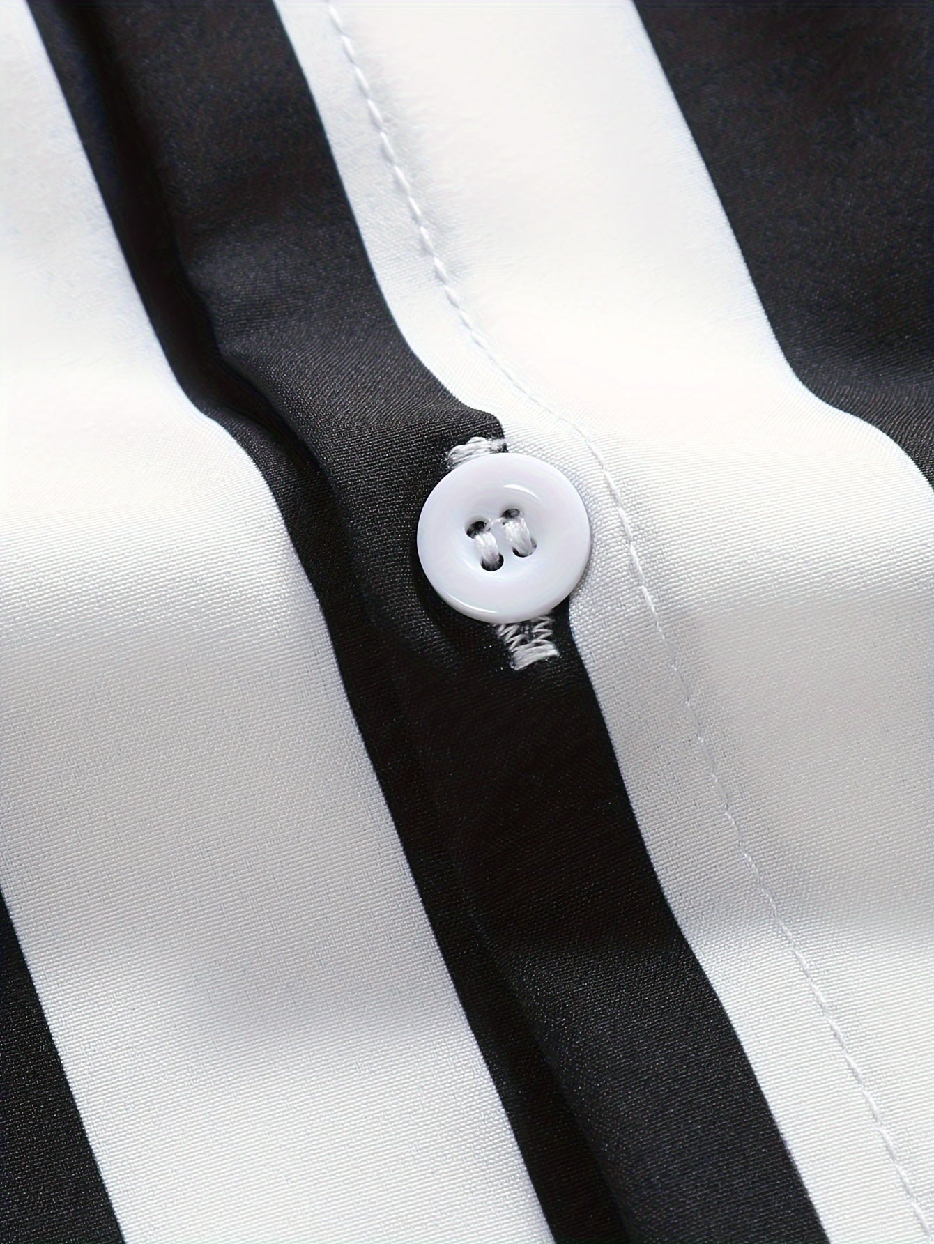 Men's Casual Short-Sleeve Shirt with Stripe Pattern – Modern Urban Style for Everyday and Leisure