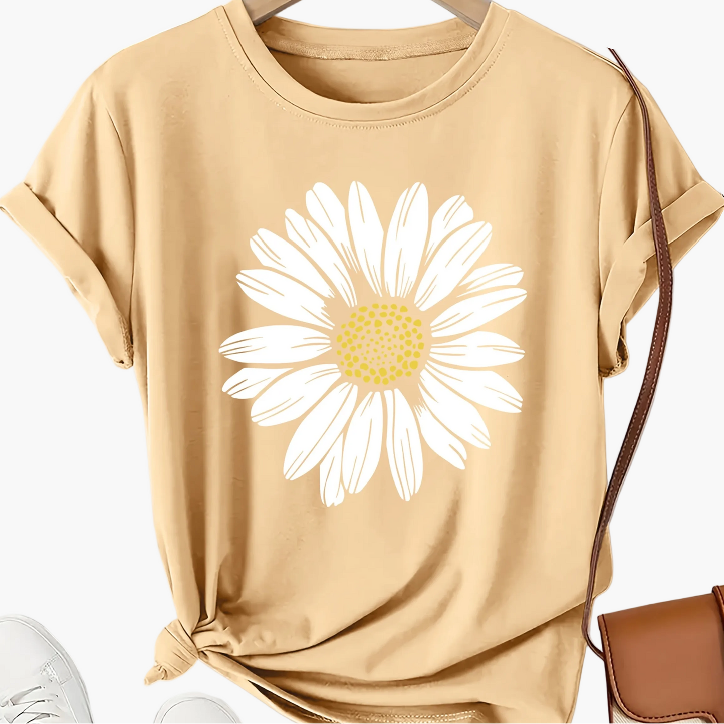 Women's T-Shirt with Daisy Print – Casual Summer Fashion for Leisure and Everyday Wear