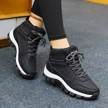 Unisex outdoor shoe with laces and a treaded sole