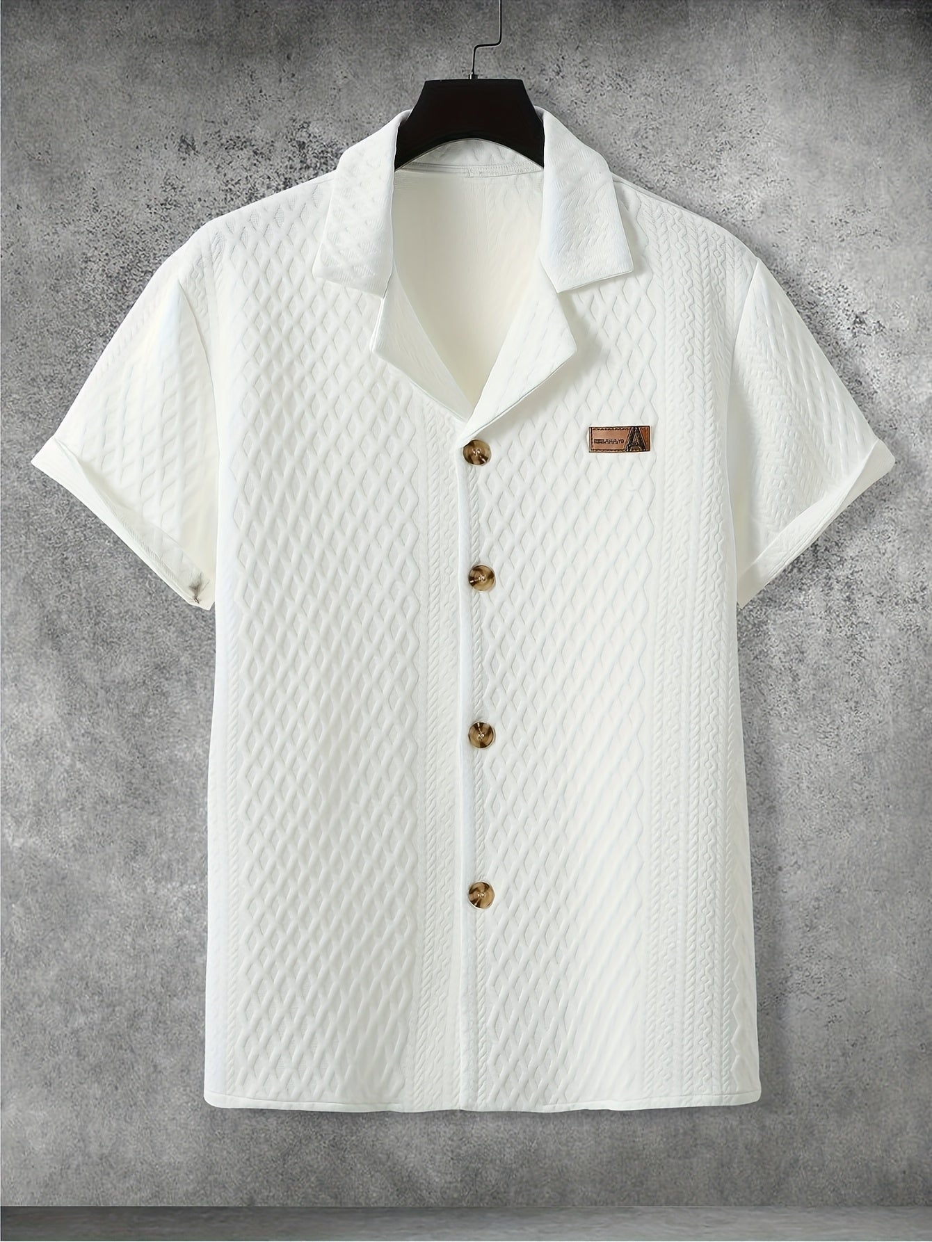 Men's short-sleeve shirt with textured pattern and notch collar – modern casual shirt for stylish occasions