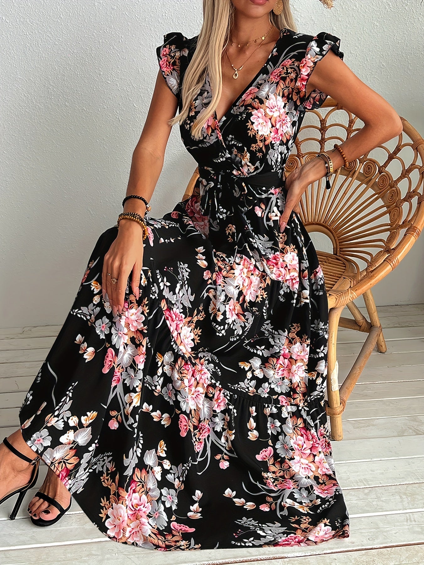 Women's Maxi Dress with Floral Pattern, V-Neck, Belt – Elegant Summer Dress for Vacation & Leisure