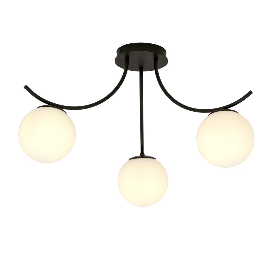 Zwarte plafondlamp met drie gebogen armen en drie witte glazen bollen