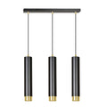 Hanglamp met drie zwarte buisvormige kappen met gouden accenten aan een smalle zwarte plafondbalk