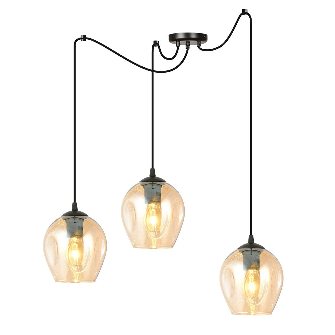Hanglamp met drie amberkleurige glazen kappen aan zwarte snoeren en een zwarte ronde plafondplaat
