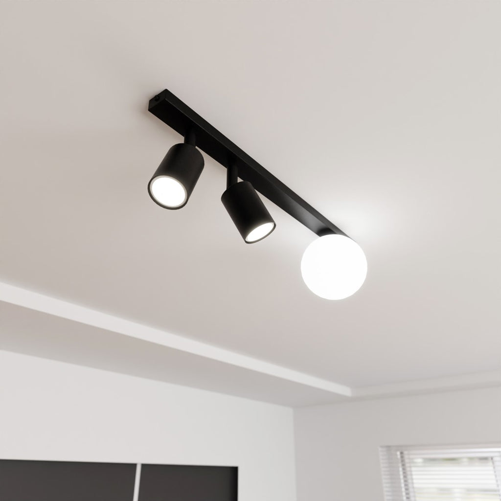 Plafondlamp gepoedercoat staal en glas Baster, zwart met witte glazen kap, 60 cm breed, 3 lichtpunten, woonkamer en eetkamer