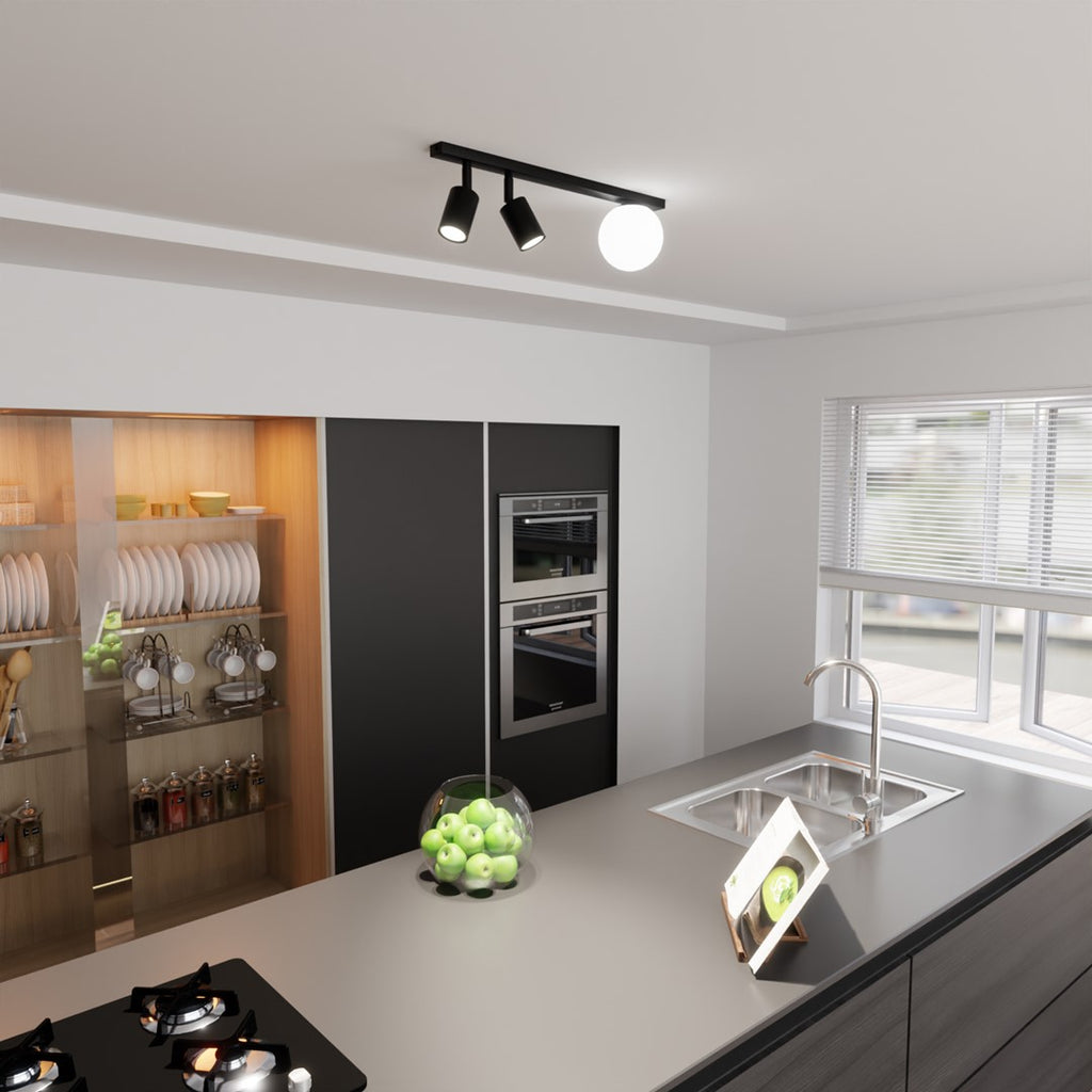 Plafondlamp gepoedercoat staal en glas Baster, zwart met witte glazen kap, 60 cm breed, 3 lichtpunten, woonkamer en eetkamer