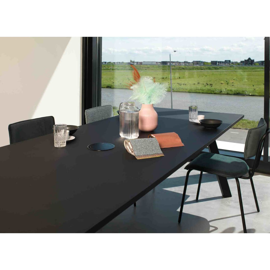 Eetkamerstoel Bo fluweel petrol met zwart stalen frame, stapelbaar, zithoogte 46,5 cm