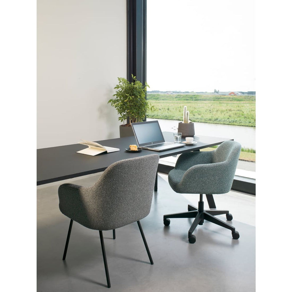 Eetkamerstoel LoLa bouclé groen met vierpoot frame, lage zitting, voor eetkamer en vergaderruimte