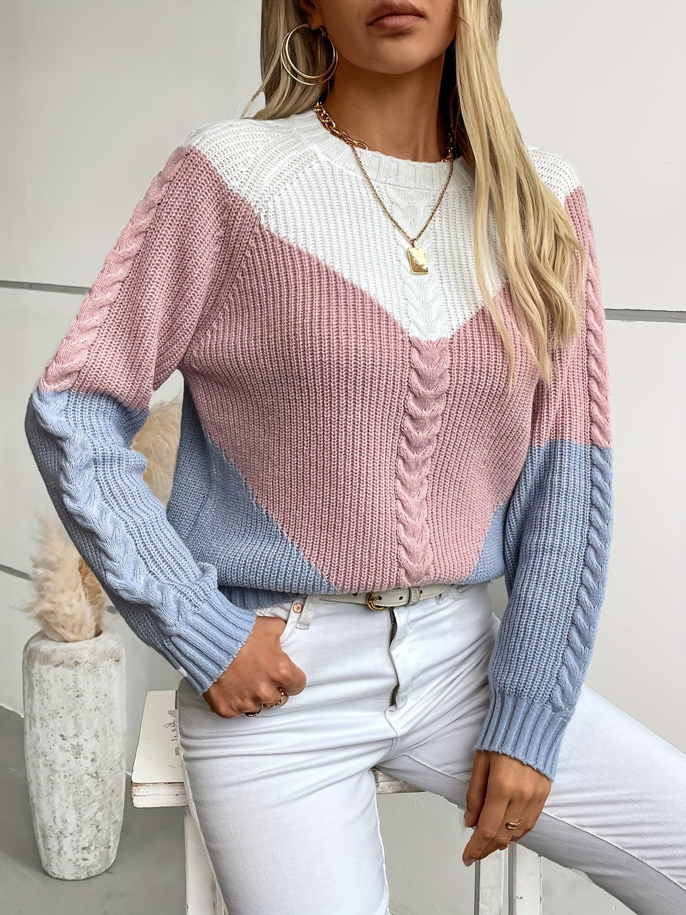 Women's knitted sweater, color-block cable-knit pattern, crew neck, white, light blue, dark blue