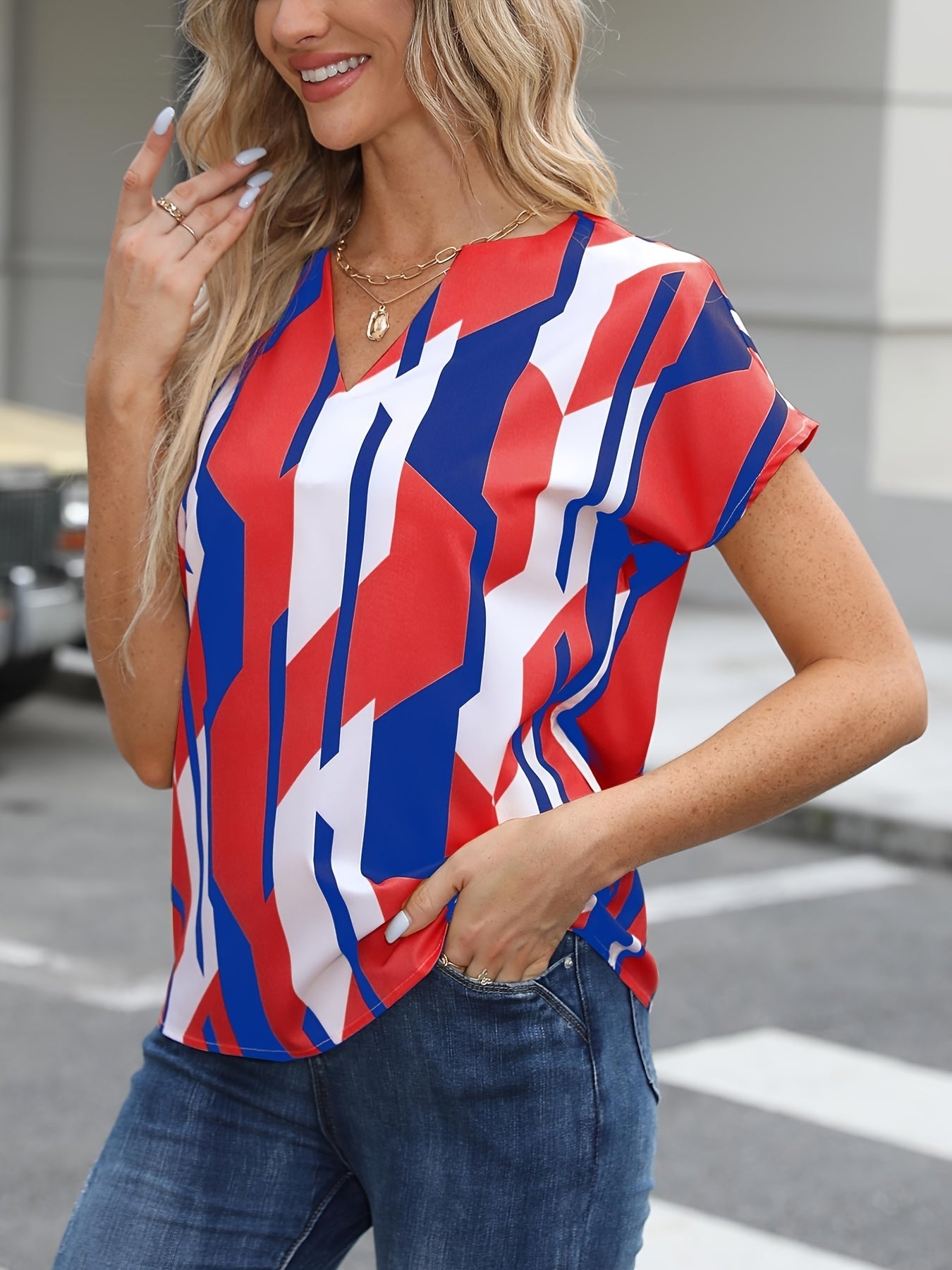 Damen Vintage Bluse mit geometrischem Muster und V-Ausschnitt – Modische Sommerbluse für Alltag und Büro