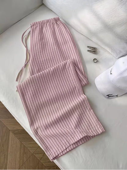Women's casual pants with stripe pattern and relaxed fit – stylish lounge pants for everyday and leisure use