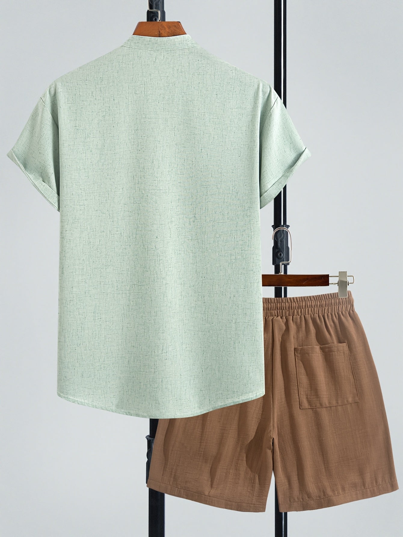 Men's Two-Piece Casual Set with Henley Shirt and Shorts – Modern Summer Outfit for Vacation & Everyday Wear